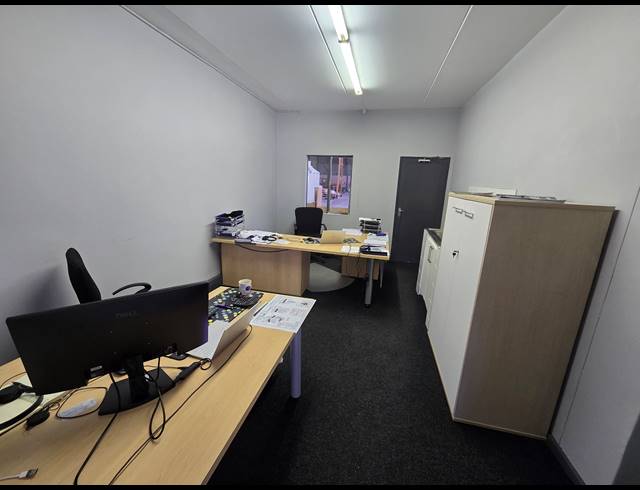 1,417M² WAREHOUSE TO LET IN MEADOWDALE